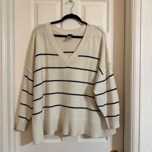 ARULA Cream and Black V-Neck Sweater